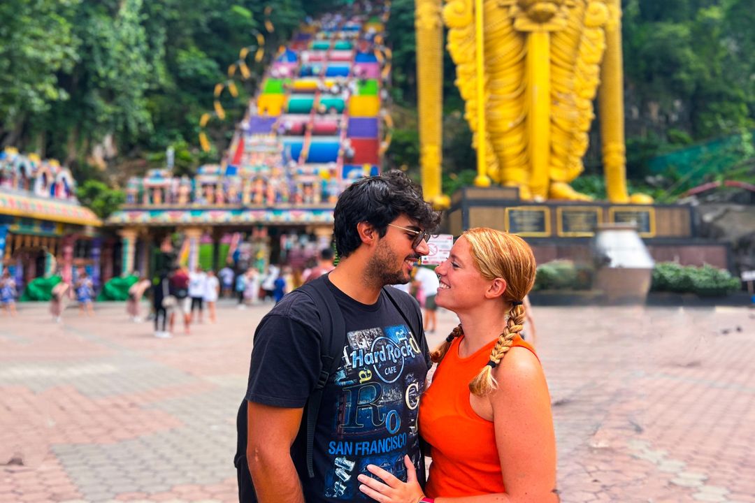 Batu Caves a Kuala Lumpur - Header - credit to @wanderlustabout