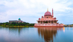 Città di Putrajaya - Credit to @wanderlustabout