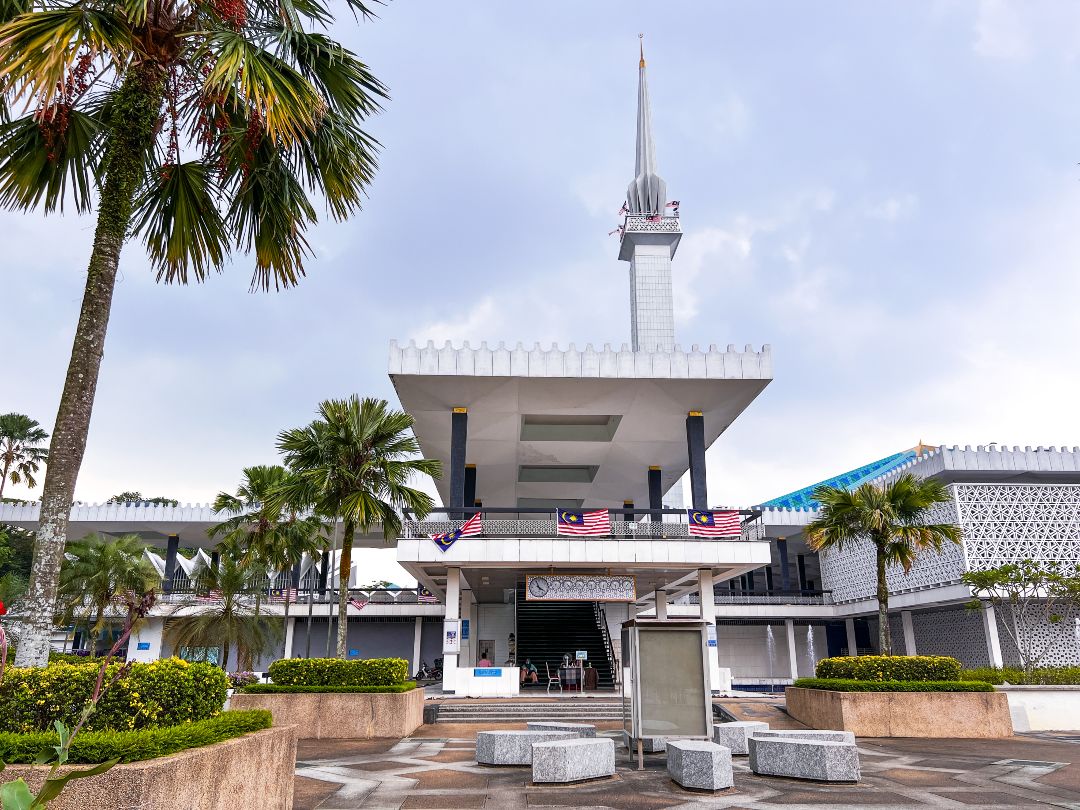Masjid Negara - Moschea Nazionale della Malesia a Kuala Lumpur credit to @wanderlustabout