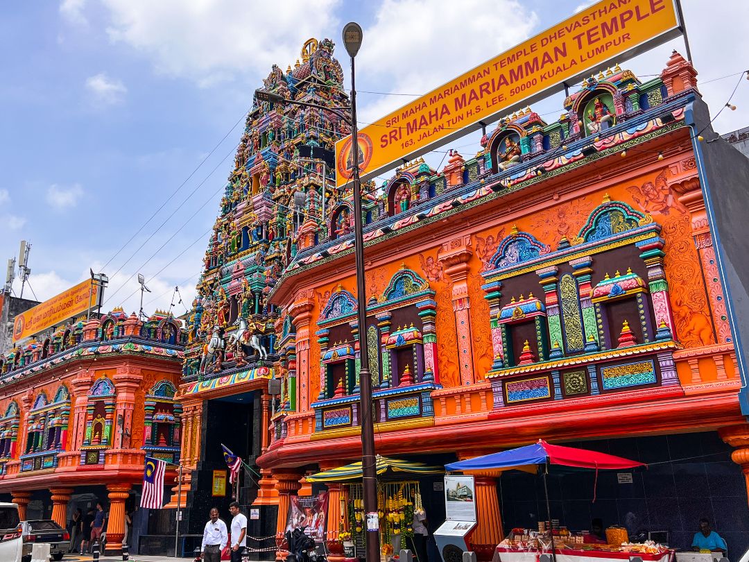 Sri Maha Mariamman Temple a Kuala Lumpur credit to @wanderlustabout